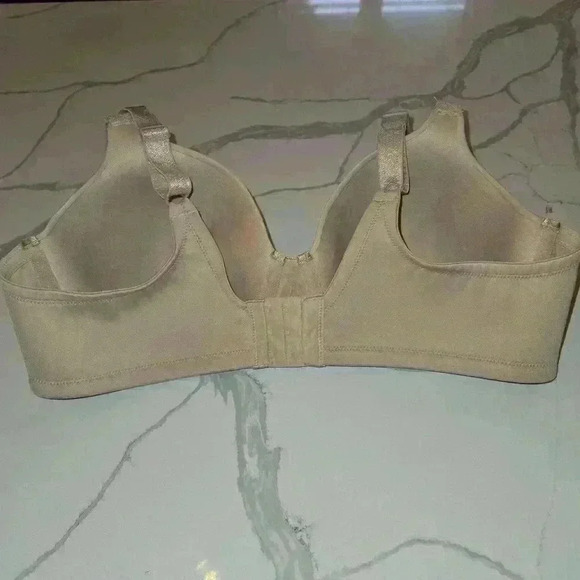 Vanity Fair Perfect Coverage Bra Beige Pink Lace Detail Size 40C - Picture 2 of 6